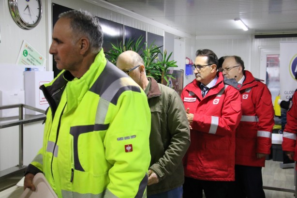 Yavuz'u uğurlayan Bakan Dönmez, Filyos Limanı’nda çalışanlar ile iftar yaptı