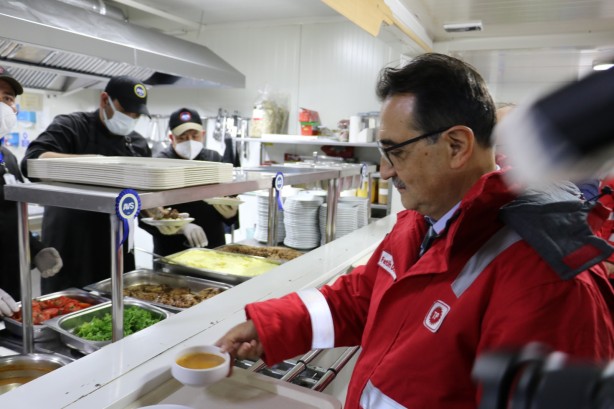 Foto - Yavuz'u uğurlayan Bakan Dönmez, Filyos Limanı’nda çalışanlar ile iftar yaptı