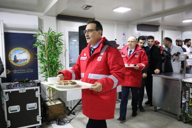 Foto - Yavuz'u uğurlayan Bakan Dönmez, Filyos Limanı’nda çalışanlar ile iftar yaptı