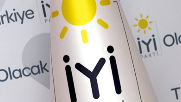 Yayık ayranı gibi bir o yana bir bu yana çalkalanan İYİ Parti’de bir şok daha! 27 Nisan'da yapılacak olağanüstü kurultay öncesi flaş gelişme! O iddia tüm Türkiye’yi şaşkına çevirdi