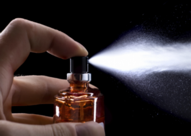 Foto - Yaz aylarında parfüm sıkmayın! Çünkü...