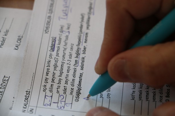 Yaz aylarında yağlı ve baharatlı beslenmek mide sorunlarını tetikleyebilir