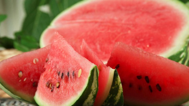 Foto - Yaz aylarının çok tüketilen meyvesiyle ilgili uzmanlar uyardı: Karpuzu sakın böyle tüketmeyin