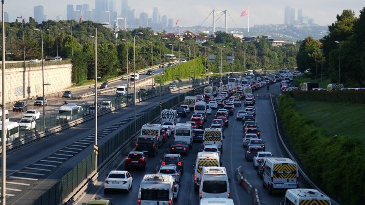 Yaz geldi, İstanbul'da değişen bir şey yok! Trafik yoğunluğu devam ediyor
