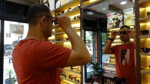 Foto - Yaz geldi kullananlar arttı! Aman dikkat gözlerinizi kaybedebilirsiniz