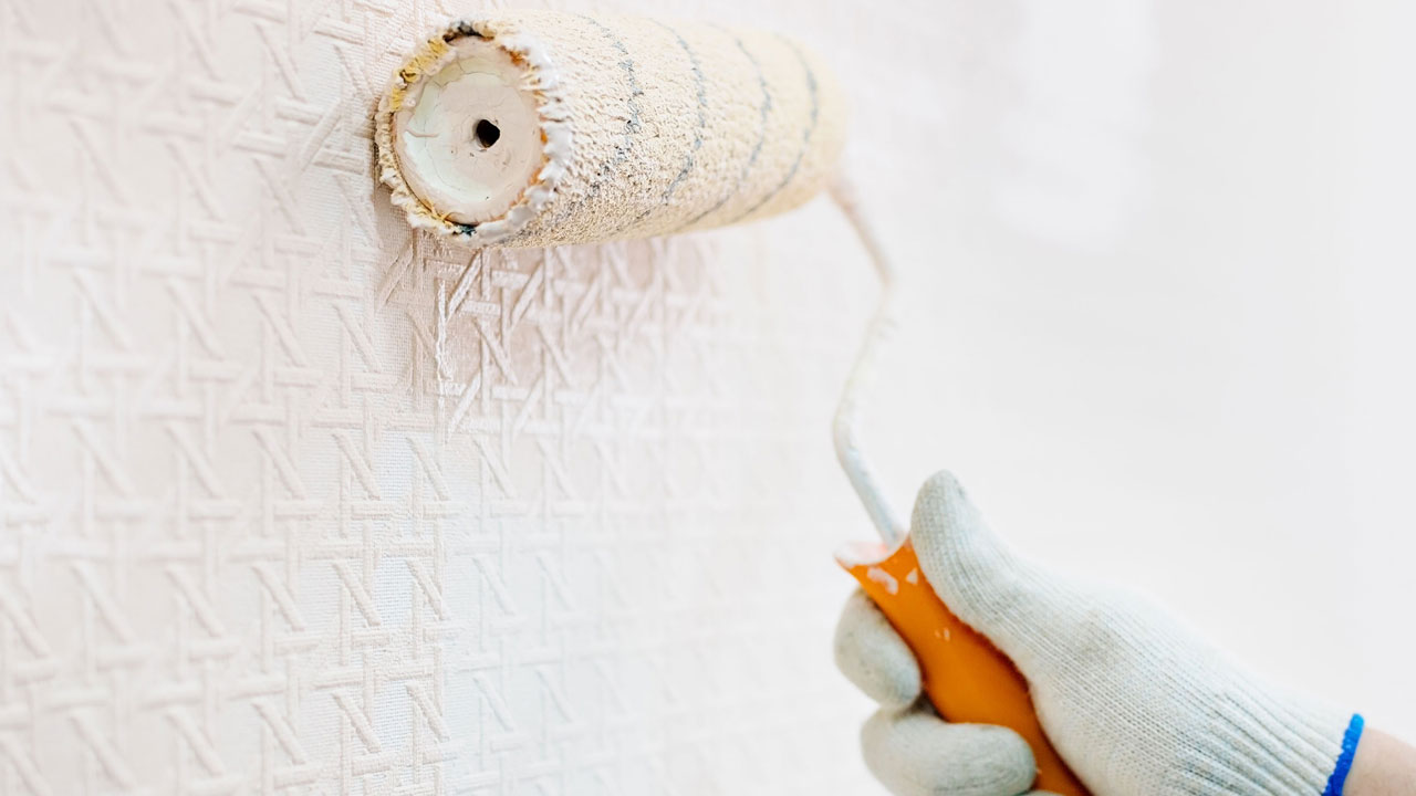 Yaz geldi, renkler değişiyor: Duvar kağıdının üzerine boya yapılır mı?