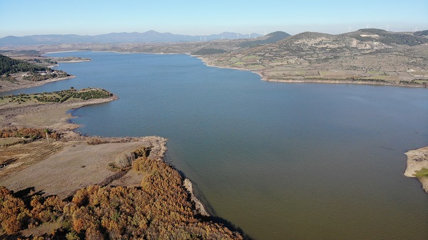 Foto - Yaz mevsiminde su seviyesi yüzde 8'e düşmüştü! Bayramiç Barajı'nda yüzleri güldüren artış