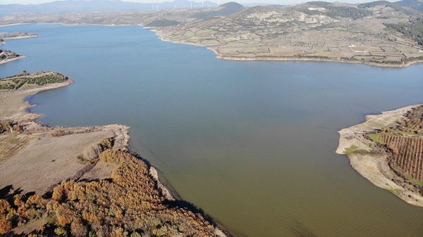 Foto - Yaz mevsiminde su seviyesi yüzde 8'e düşmüştü! Bayramiç Barajı'nda yüzleri güldüren artış