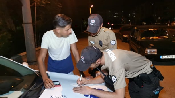 Foto - Yazıklar olsun sana be adam! Görev başındaki polise akılalmaz muamele