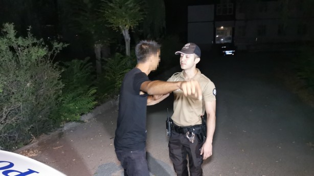 Foto - Yazıklar olsun sana be adam! Görev başındaki polise akılalmaz muamele