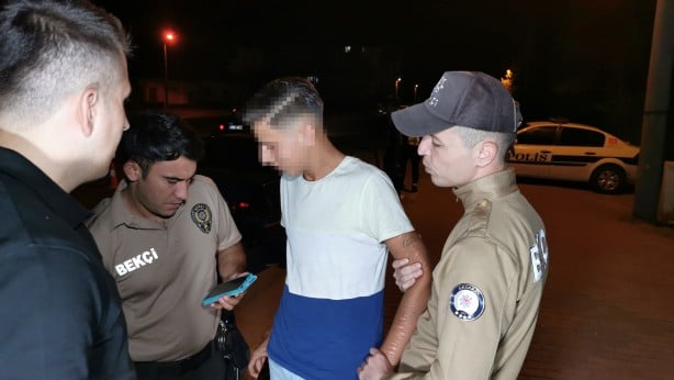 Foto - Yazıklar olsun sana be adam! Görev başındaki polise akılalmaz muamele