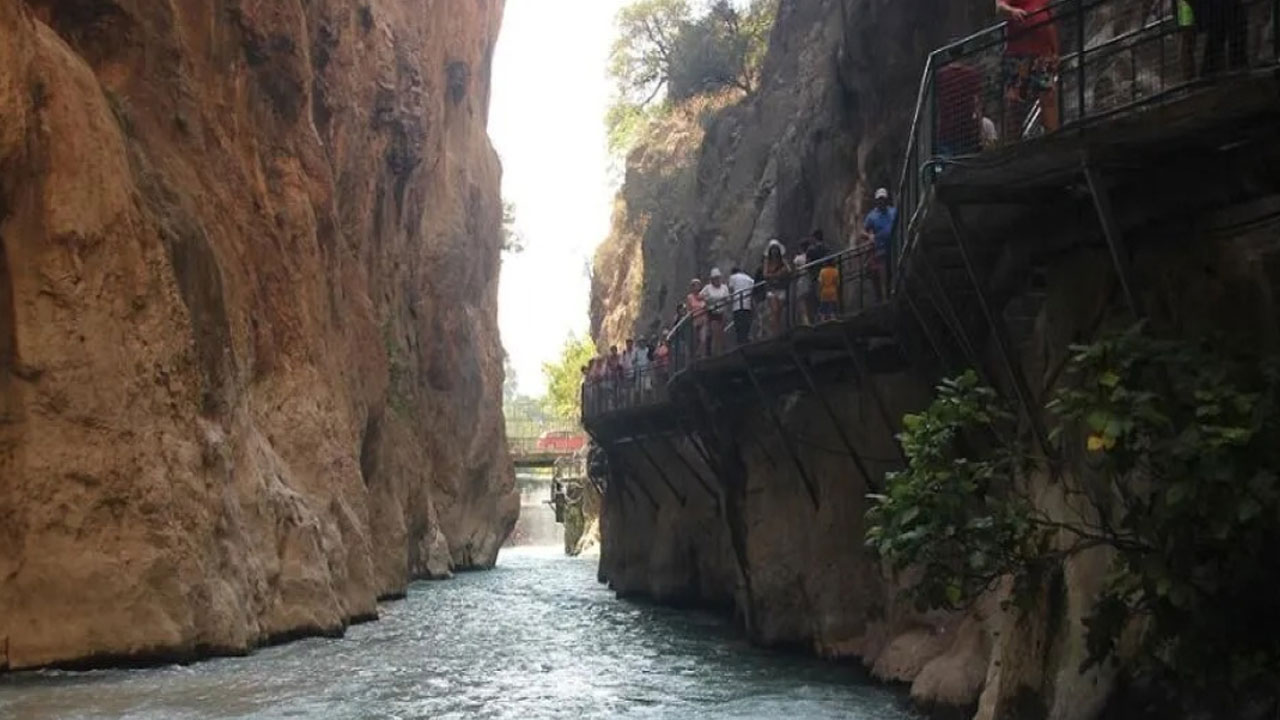 Foto - Yazın kavurucu sıcağından kaçış: Saklıkent’te püfür püfür bir güne ne dersiniz?
