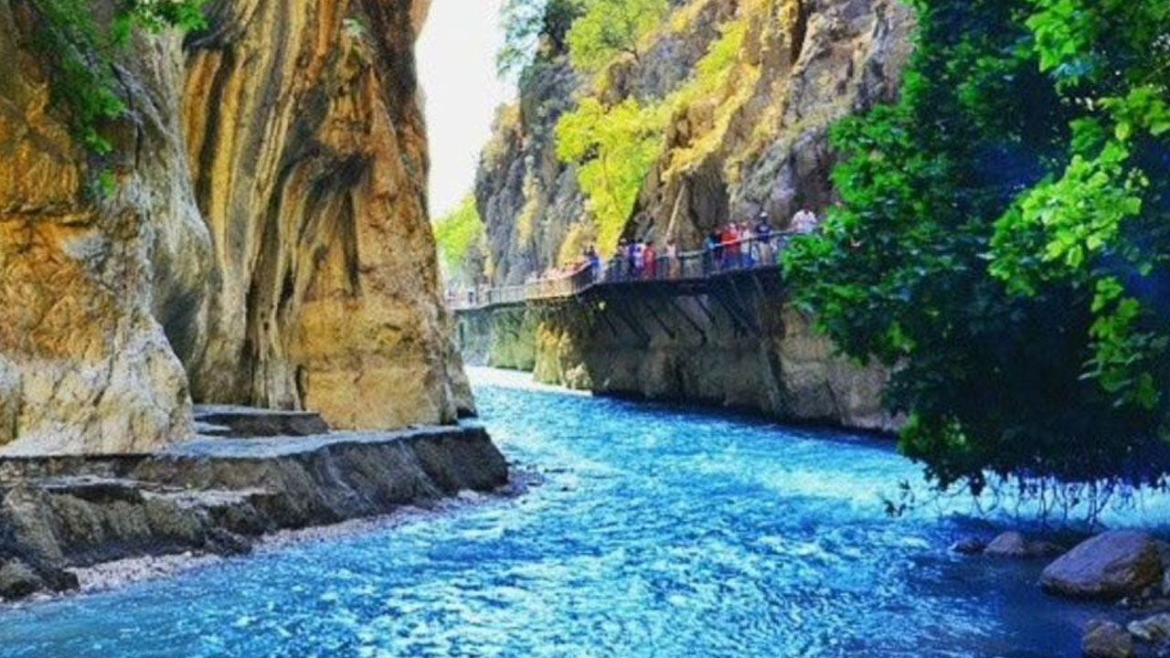 Yazın kavurucu sıcağından kaçış: Saklıkent’te püfür püfür bir güne ne dersiniz?