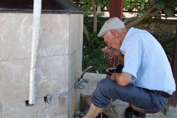 Foto - Yazıyı okuyan namaz kılmaya geliyor! İmamdan camiye dikkat çeken tabela