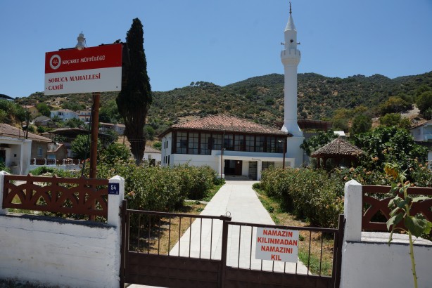 Foto - Yazıyı okuyan namaz kılmaya geliyor! İmamdan camiye dikkat çeken tabela