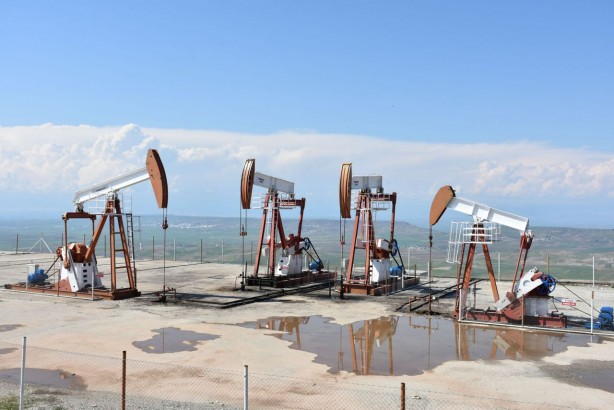 Foto - Yazları 9, kışları 20 ailenin yaşadığı bu köyden petrol fışkırıyor!