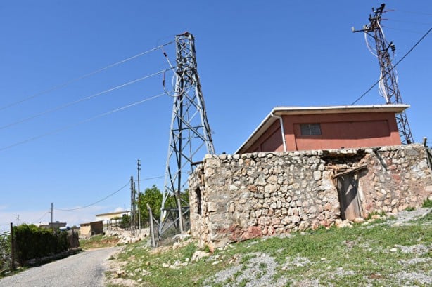 Foto - Yazları 9, kışları 20 ailenin yaşadığı bu köyden petrol fışkırıyor!