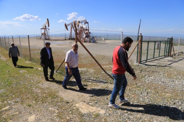 Foto - Yazları 9, kışları 20 ailenin yaşadığı bu köyden petrol fışkırıyor!