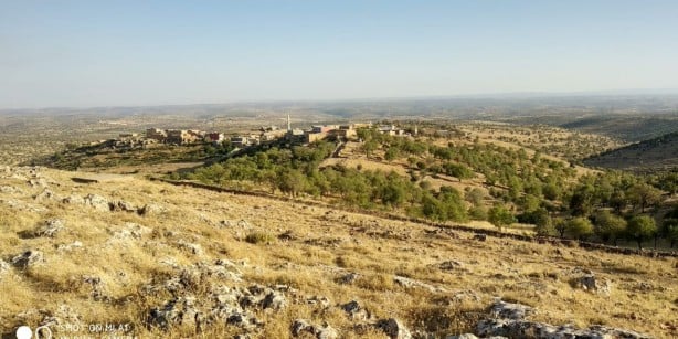 Foto - Yazları 9, kışları 20 ailenin yaşadığı bu köyden petrol fışkırıyor!