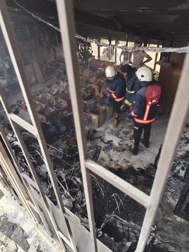 Foto - Yedek parça dükkanı alev aldı!