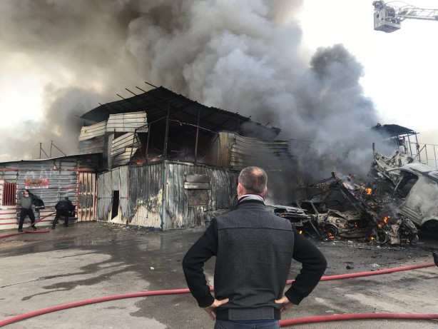 Foto - Yedek parça dükkanında korkutan yangın