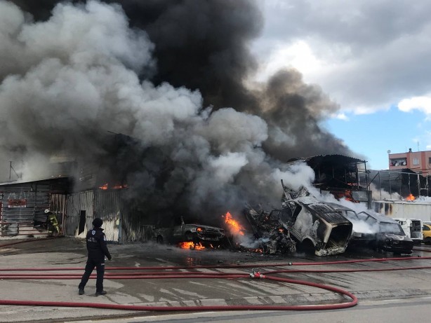 Foto - Yedek parça dükkanında korkutan yangın