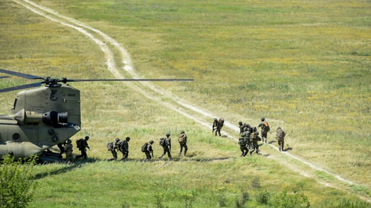Foto - Yedi ülke 12 bin asker Türkiye'ye karşı harekete geçti: Savaş uçakları havalandı, tanklar ileriyor