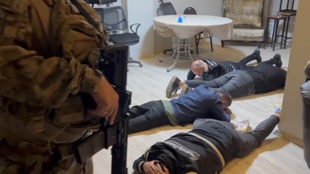 Foto - Yedikleri haltı duyunca şaşıracaksınız! Sizin gibi polis olmaz olsun!