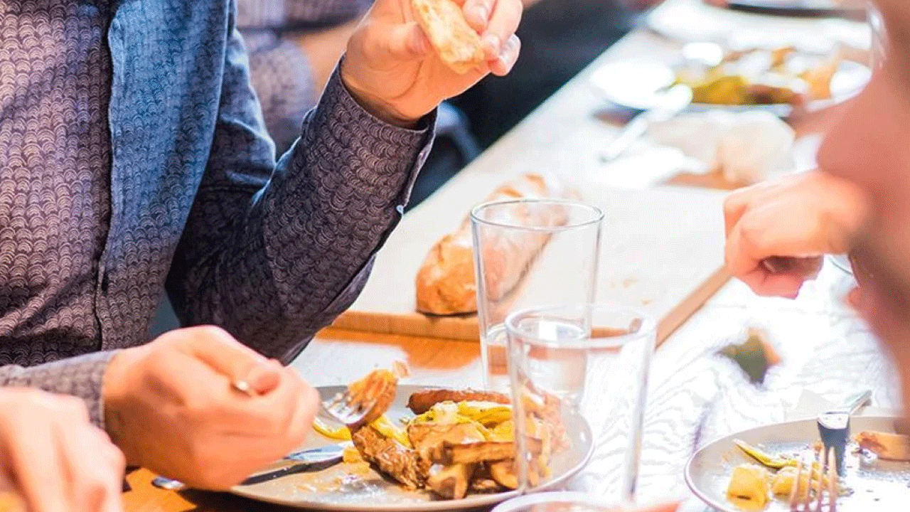 Öğle ile akşam yemeği arasında ne kadar süre olmalı? İşte sorunun cevabı!