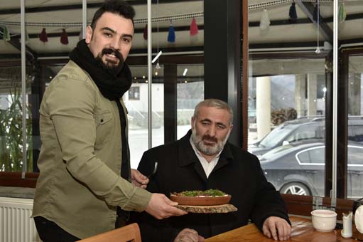 Yemek için kilometrelerce yol geliyorlar! Siparişlere yetişemiyorlar