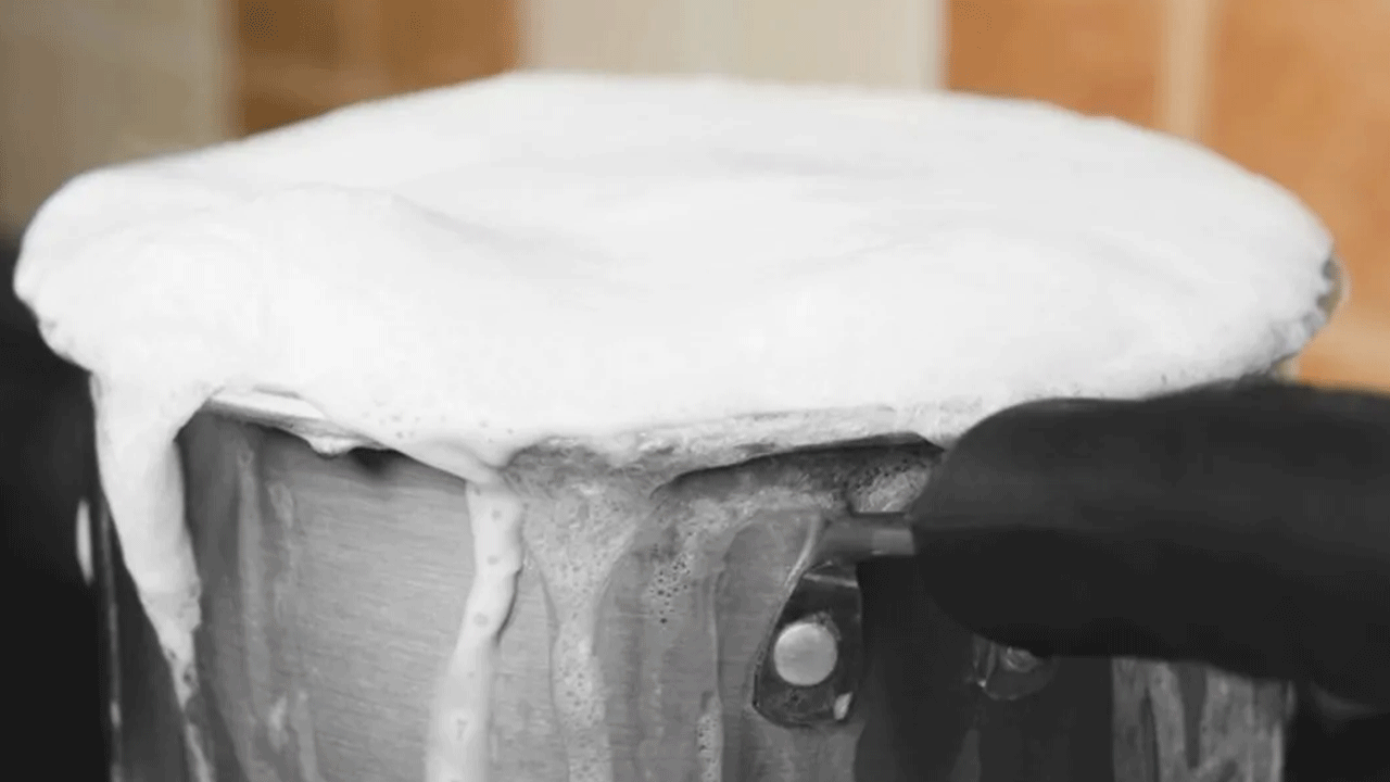 Foto - Yemek taşmasına son: Ağzına biraz sürün yeter!