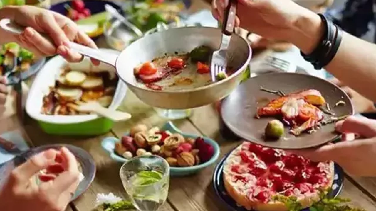 Yemek yediğinize pişman ediyor: Eşi benzeri yok diyerek sakın yemeyin! Balon gibi şişmenize neden oluyor! İki kere düşünün