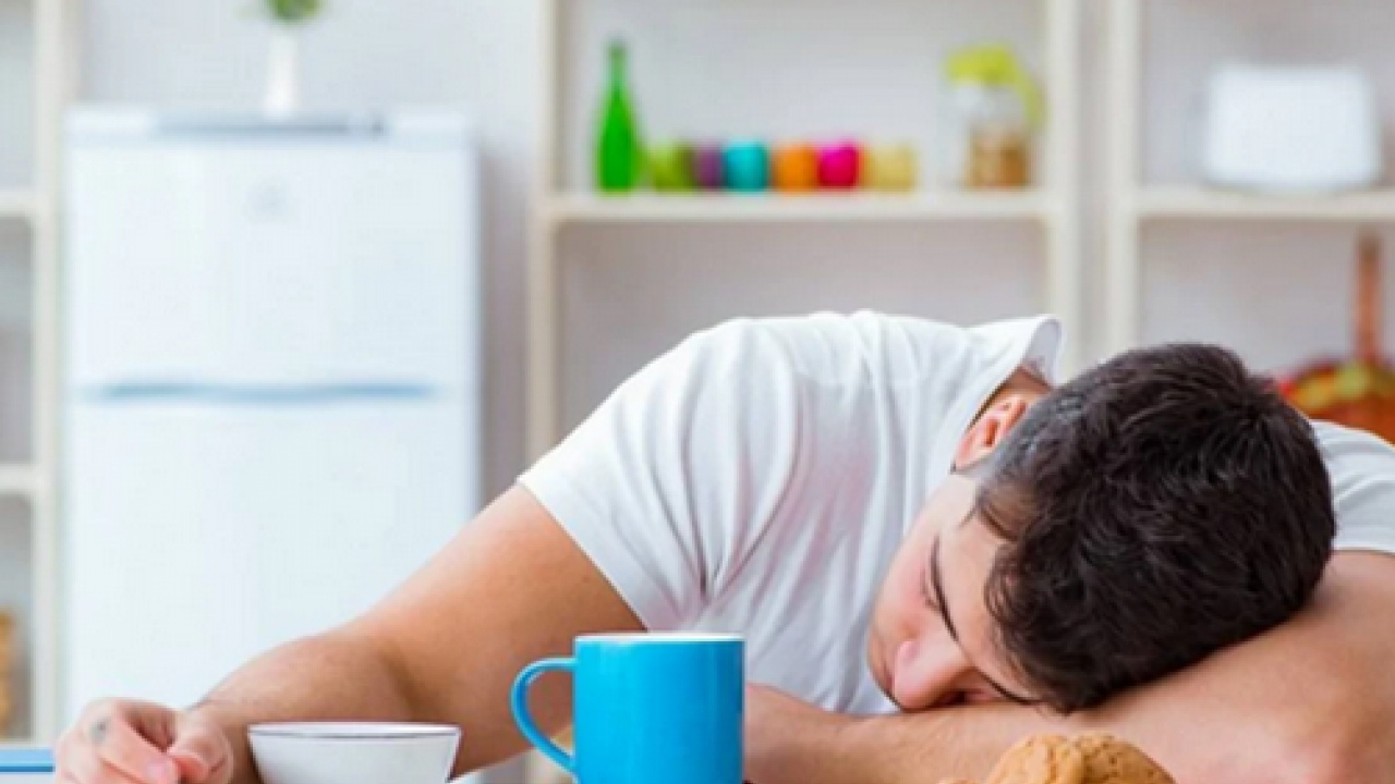 Foto - Yemek yerken yorgun olanları ilgilendiriyor! Yemek yedikten sonra kendinizi halsiz ,uykulu mu hissediyorsunuz? 