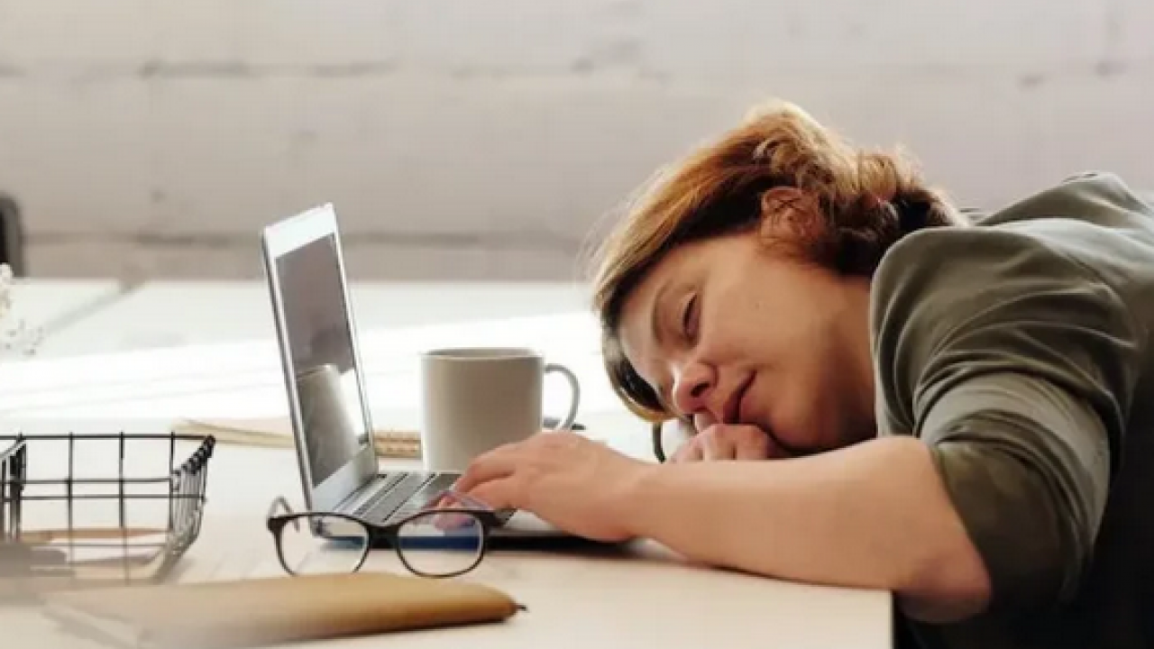 Foto - Yemek yerken yorgun olanları ilgilendiriyor! Yemek yedikten sonra kendinizi halsiz ,uykulu mu hissediyorsunuz? 