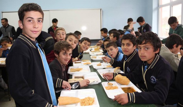 Foto - Yemeklerini okul duvarında yiyorlardı...Kaymakam gereğini yaptı