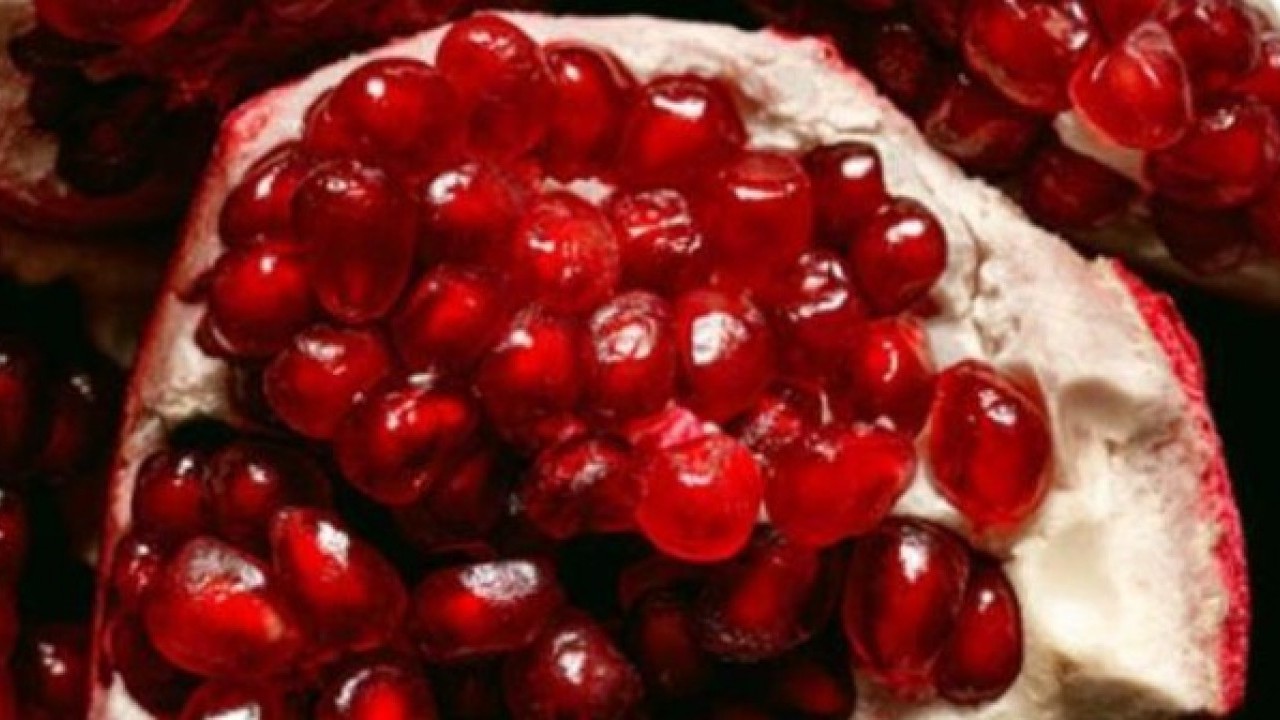 Foto - Yemekten sonra rahatlatıyor! Narı tuzlayıp yiyince bakın ne oluyor