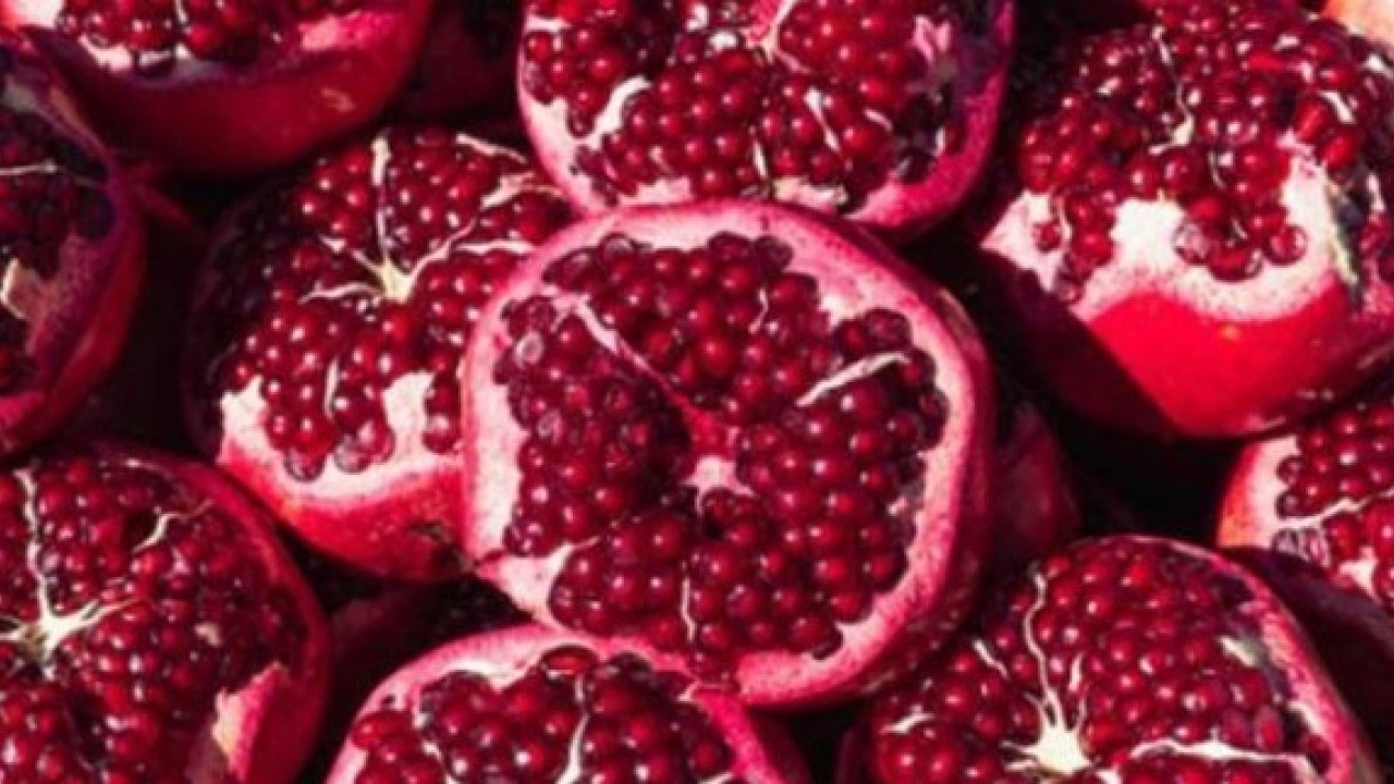 Foto - Yemekten sonra rahatlatıyor! Narı tuzlayıp yiyince bakın ne oluyor