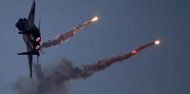 Foto - Yemen'e hava saldırısı! ABD ve İngiliz uçakları Sana'yı vurdu