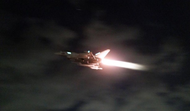 Foto - Yemen'e hava saldırısı! ABD ve İngiliz uçakları Sana'yı vurdu