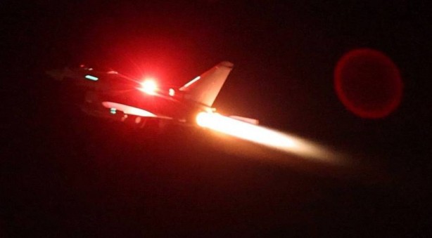Foto - Yemen'e hava saldırısı! ABD ve İngiliz uçakları Sana'yı vurdu