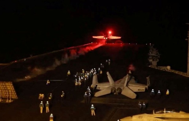 Foto - Yemen'e hava saldırısı! ABD ve İngiliz uçakları Sana'yı vurdu