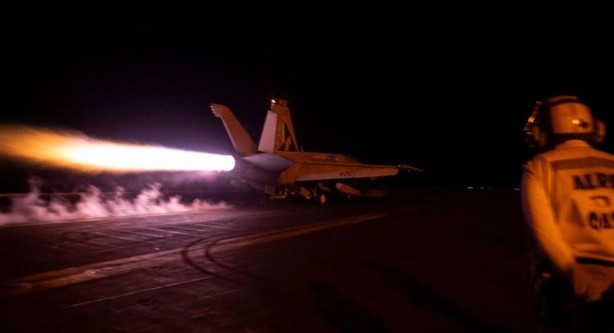 Yemen'e hava saldırısı! ABD ve İngiliz uçakları Sana'yı vurdu