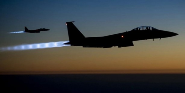 Foto - Yemen'e hava saldırısı! ABD ve İngiliz uçakları Sana'yı vurdu