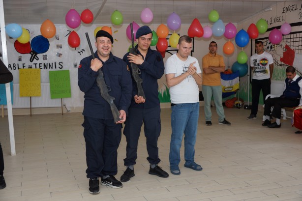 Foto - Yemin ederek askerlik görevini tamamlayan engelli bireyler gönüllerince eğlendi!