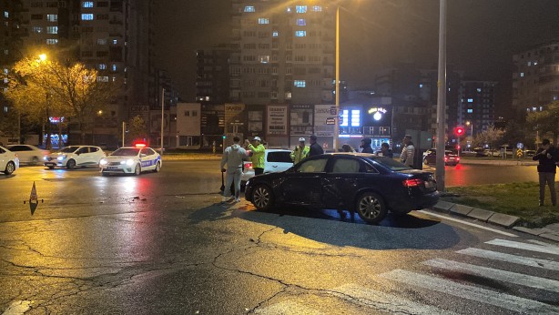 Foto - Yeni aldığı otomobille kaza yaptı, gözyaşlarına hakim olamadı