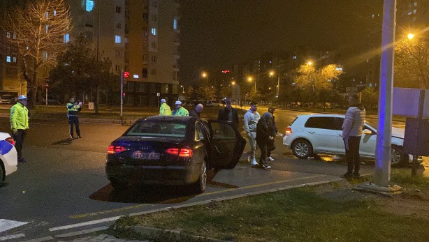 Foto - Yeni aldığı otomobille kaza yaptı, gözyaşlarına hakim olamadı