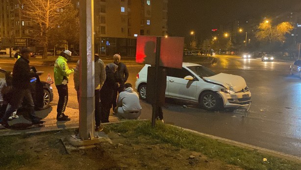Foto - Yeni aldığı otomobille kaza yaptı, gözyaşlarına hakim olamadı