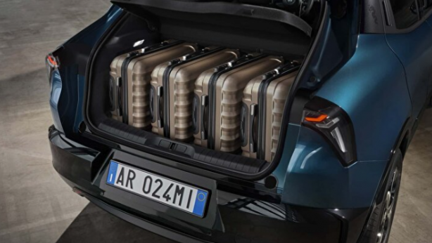 Foto - Yeni araba modelinin adı ülkeyi karıştırdı! Apar topar değiştirdiler