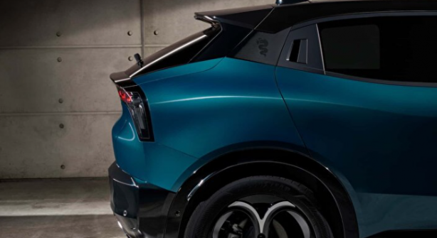 Foto - Yeni araba modelinin adı ülkeyi karıştırdı! Apar topar değiştirdiler