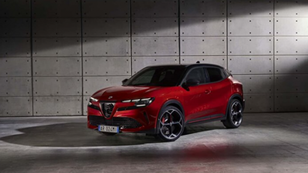 Foto - Yeni araba modelinin adı ülkeyi karıştırdı! Apar topar değiştirdiler